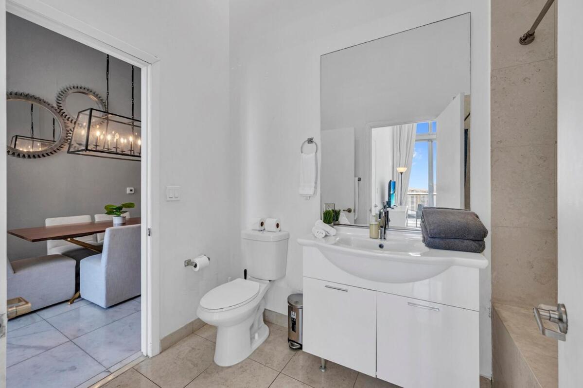 Stunning 40th Floor High Ceiling Icon Brickell With Access Apartamento Miami